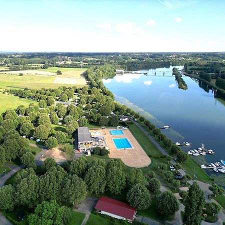 Camping De Thoissey *** Buitenkant foto