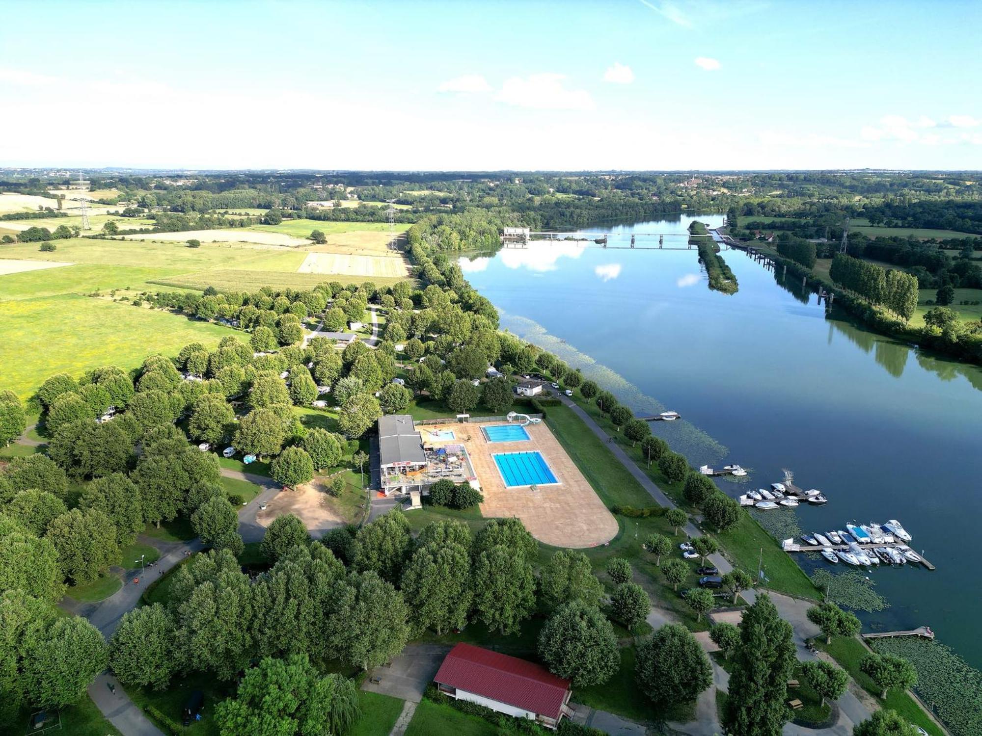 Camping De Thoissey *** Buitenkant foto