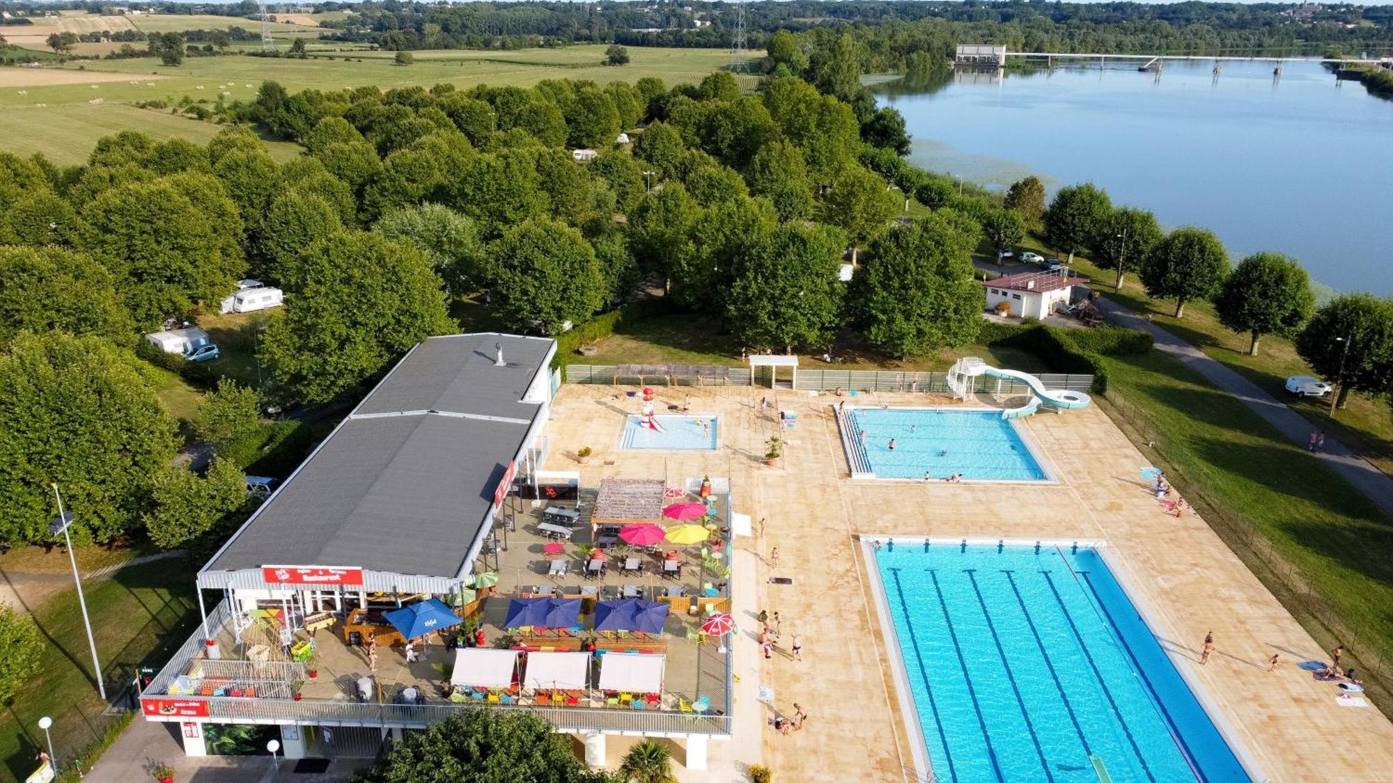 Camping De Thoissey *** Buitenkant foto