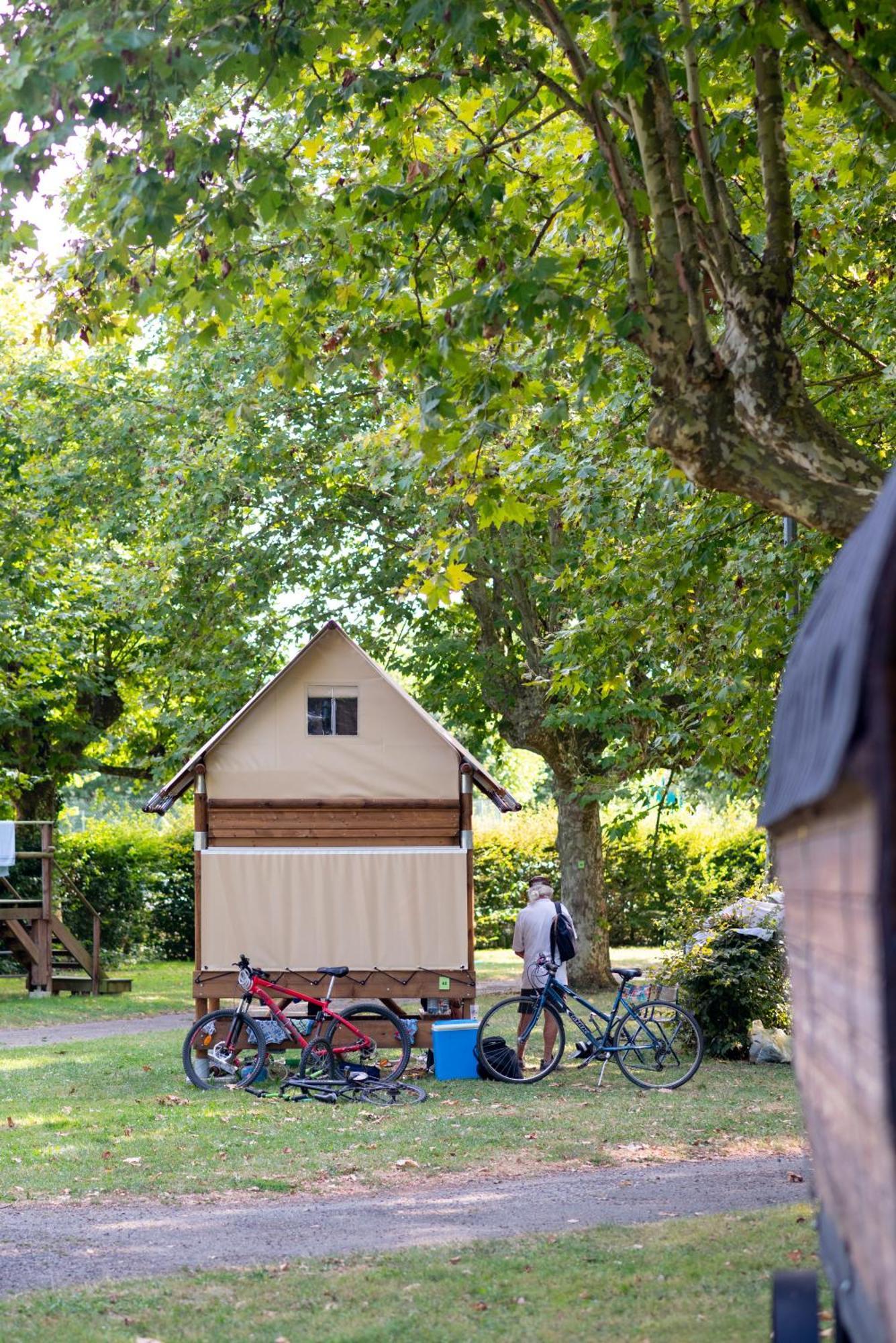 Camping De Thoissey *** Buitenkant foto