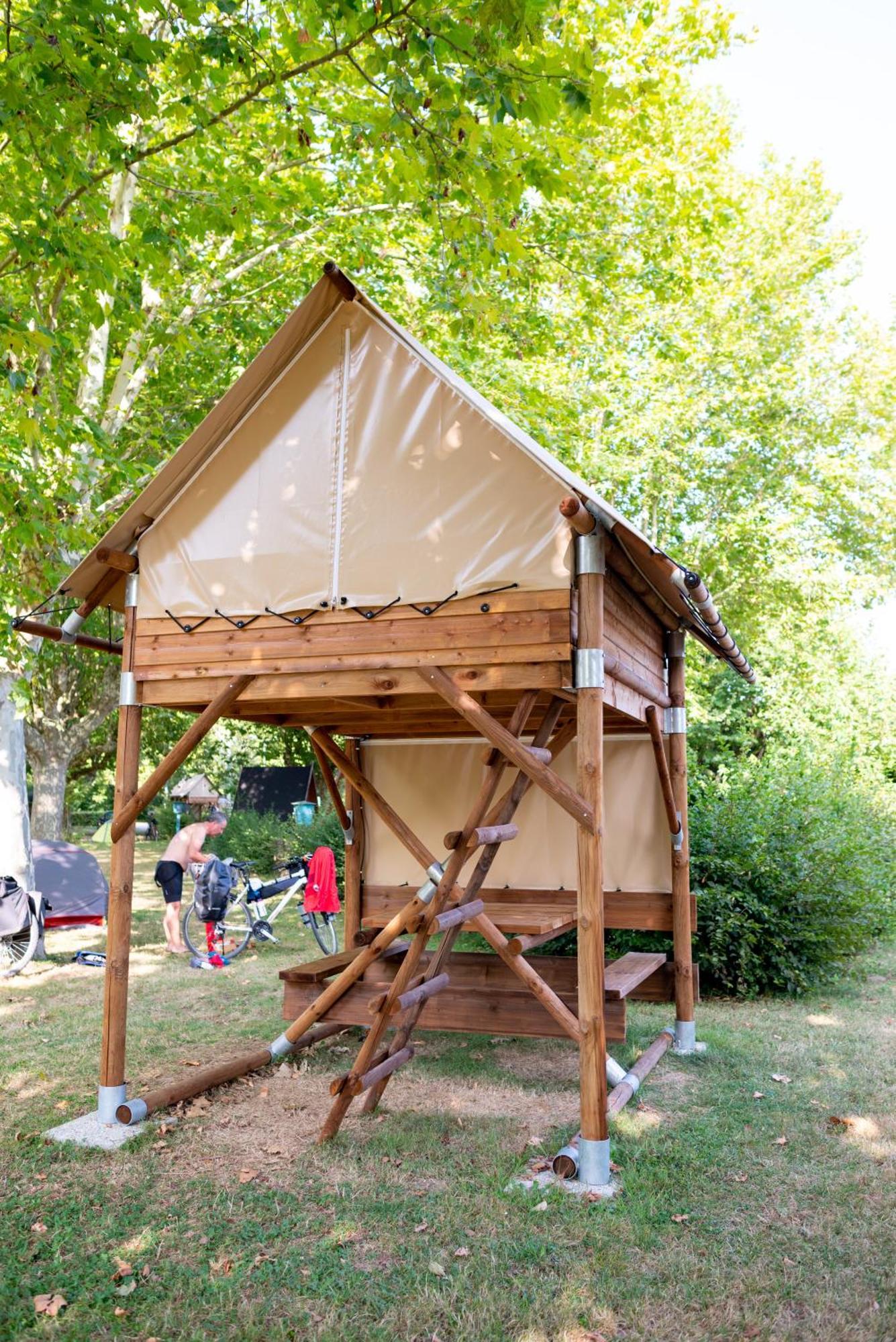 Camping De Thoissey *** Buitenkant foto