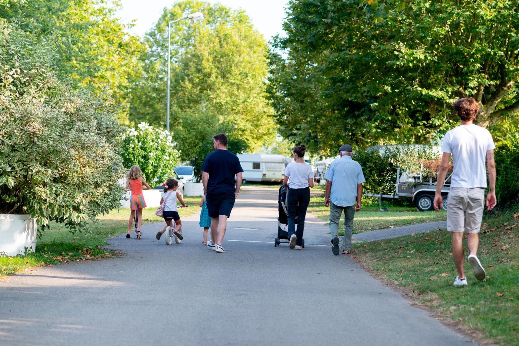 Camping De Thoissey *** Buitenkant foto