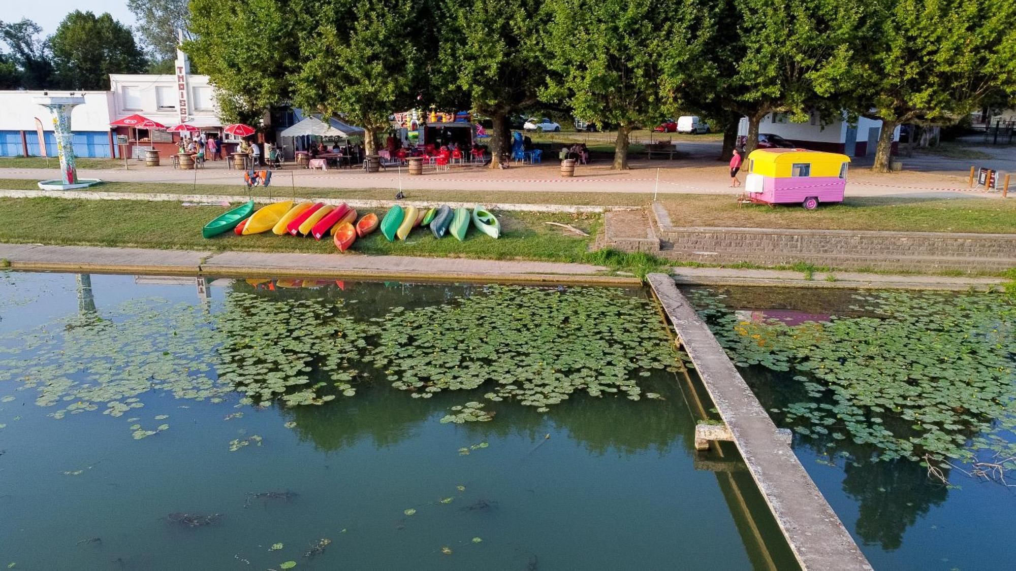 Camping De Thoissey *** Buitenkant foto