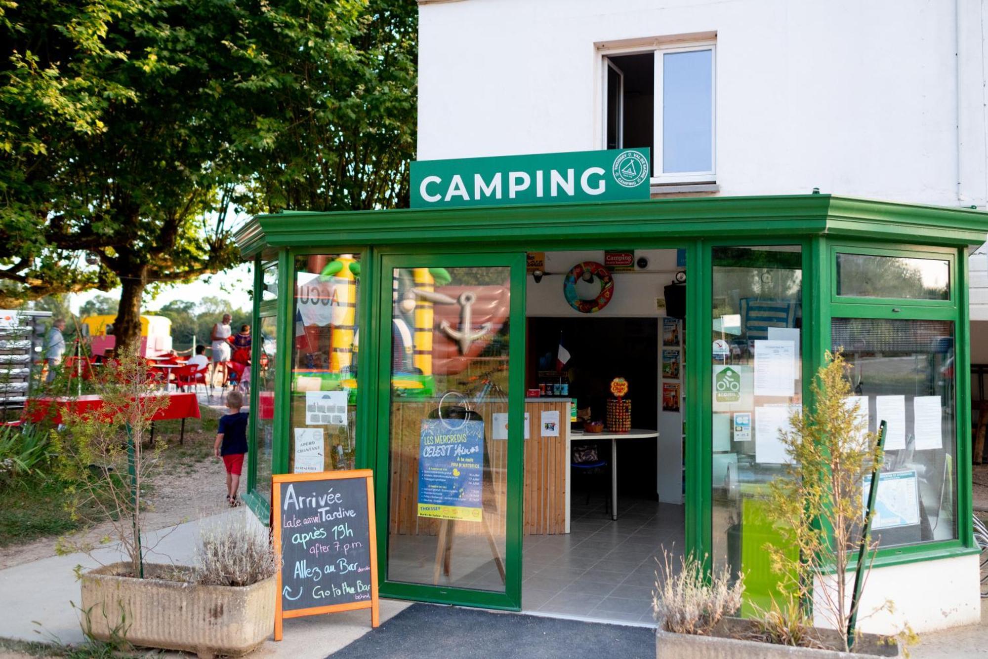 Camping De Thoissey *** Buitenkant foto