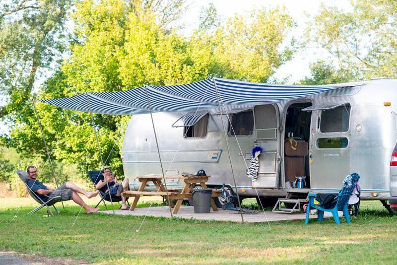 Camping De Thoissey *** Buitenkant foto