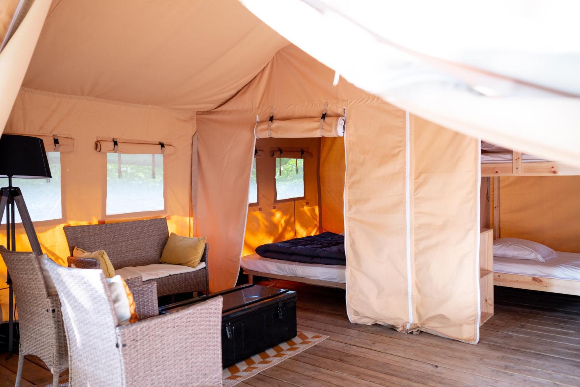 Camping De Thoissey *** Buitenkant foto