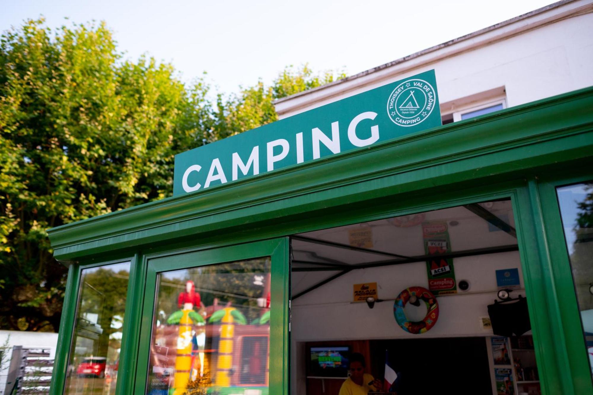 Camping De Thoissey *** Buitenkant foto